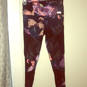 Victoria’s Secret Pink workout leggings